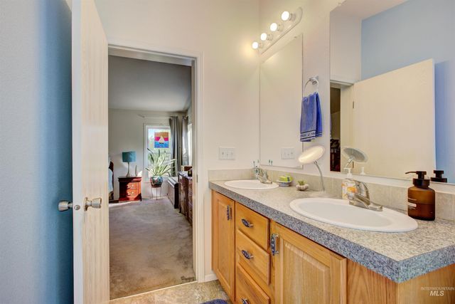 7687 Winter Horses Dr, Middleton, ID 83644