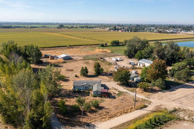 7687 Winter Horses Dr, Middleton, ID 83644