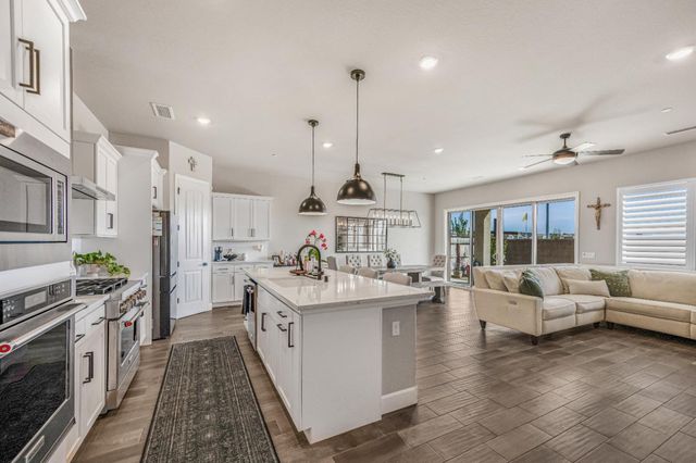 1617 N Megan Avenue, Clovis, CA 93619