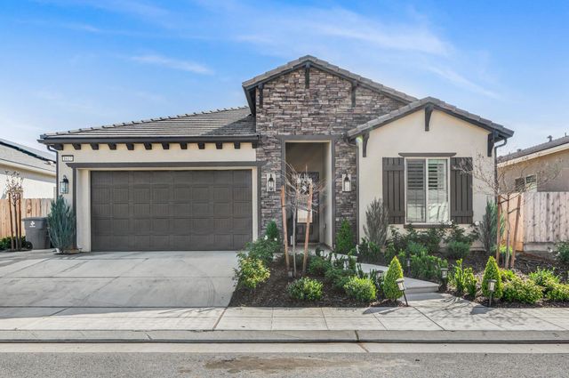 1617 N Megan Avenue, Clovis, CA 93619