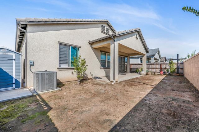 1617 N Megan Avenue, Clovis, CA 93619