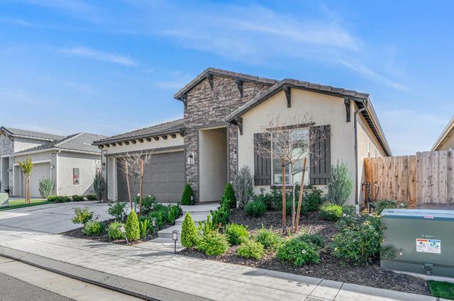 1617 N Megan Avenue, Clovis, CA 93619