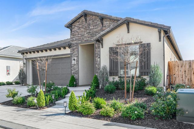 1617 N Megan Avenue, Clovis, CA 93619