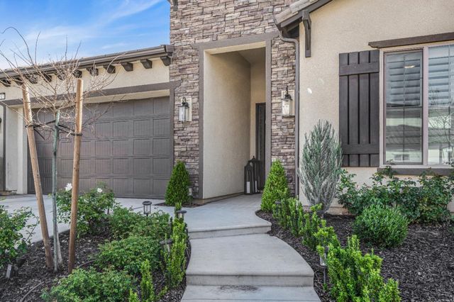 1617 N Megan Avenue, Clovis, CA 93619