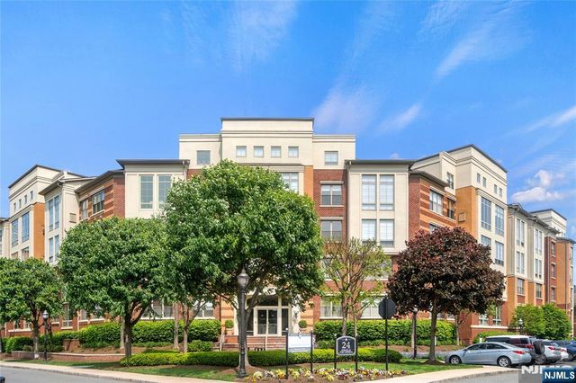 24 Ave At Port Imperial B37, West New York, NJ 07093
