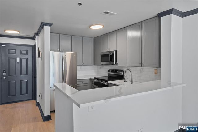 24 Ave At Port Imperial B37, West New York, NJ 07093