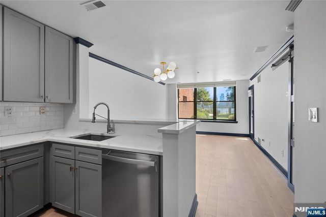 24 Ave At Port Imperial B37, West New York, NJ 07093