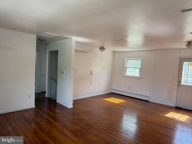 14212 FISHER AVE, Woodbridge, VA 22191