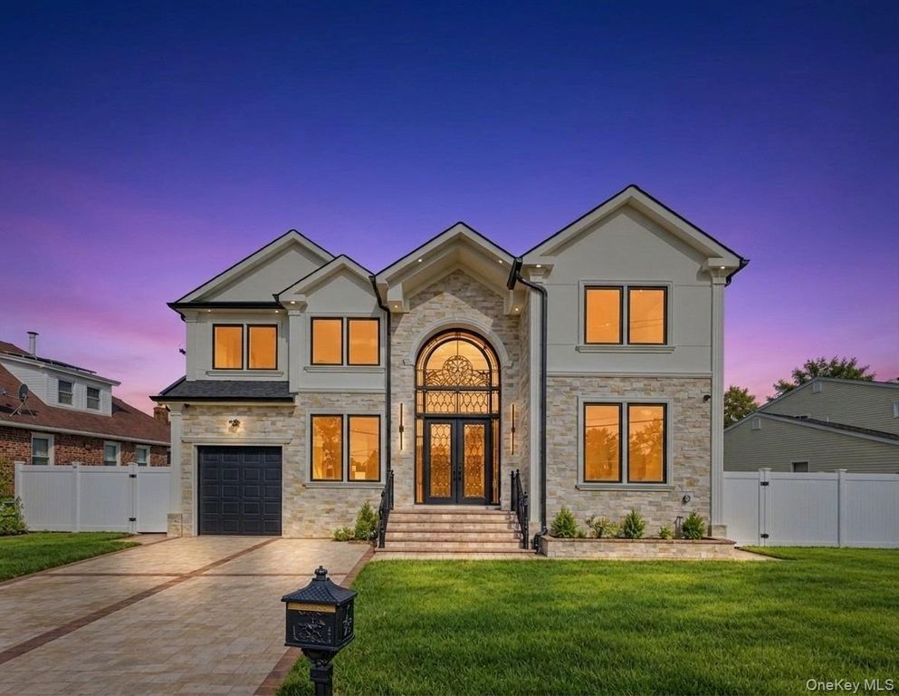 1 Magenta Street, Hicksville, NY 11801 — exterior