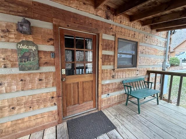2580 Black Bear Ln, Sevierville, TN 37876