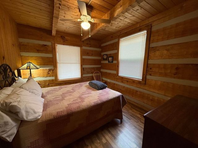 2580 Black Bear Ln, Sevierville, TN 37876