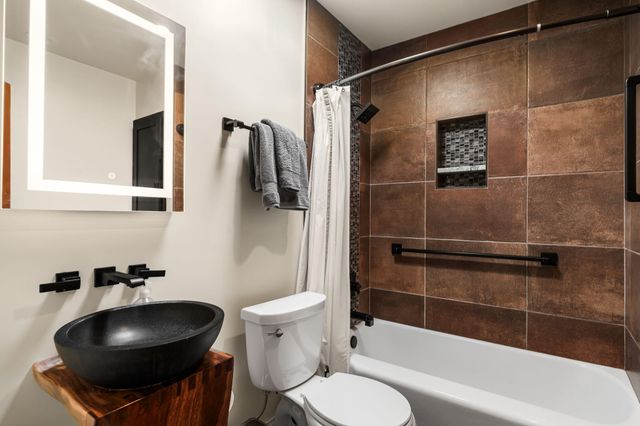 4113 Hannett Avenue NE, Albuquerque, NM 87110