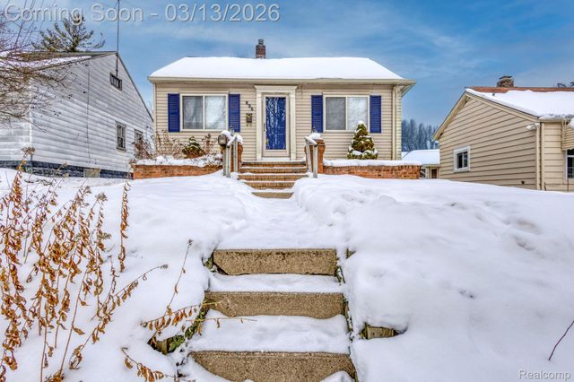 635 E Tennyson Avenue, Pontiac, MI 48340