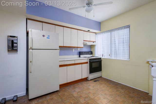 635 E Tennyson Avenue, Pontiac, MI 48340