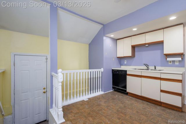 635 E Tennyson Avenue, Pontiac, MI 48340