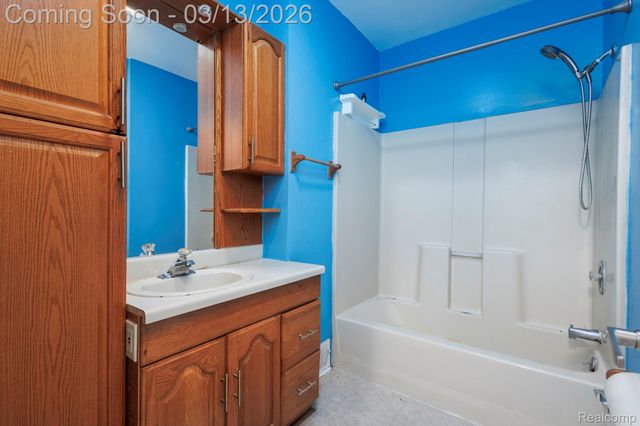 635 E Tennyson Avenue, Pontiac, MI 48340