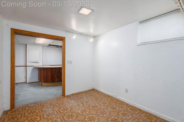 635 E Tennyson Avenue, Pontiac, MI 48340