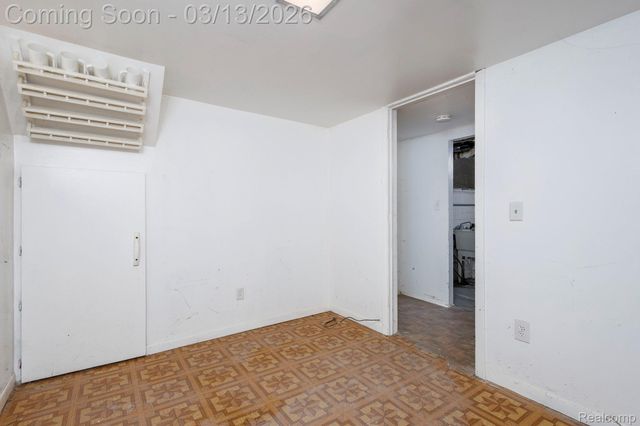 635 E Tennyson Avenue, Pontiac, MI 48340