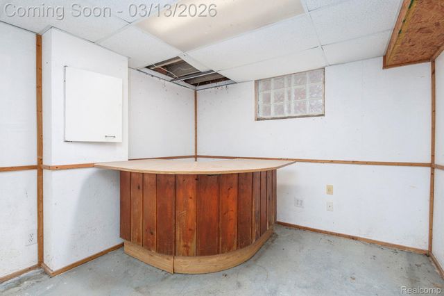 635 E Tennyson Avenue, Pontiac, MI 48340