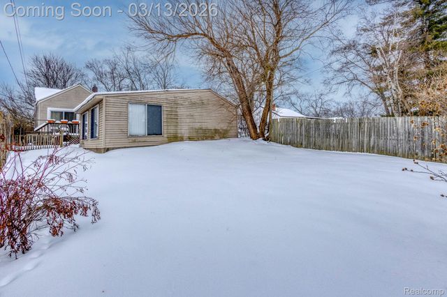 635 E Tennyson Avenue, Pontiac, MI 48340