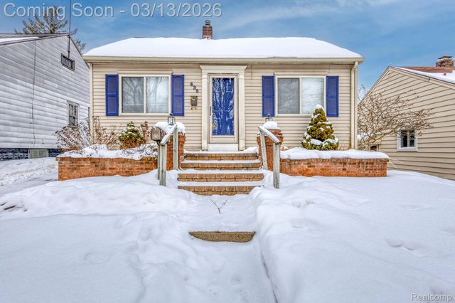 635 E Tennyson Avenue, Pontiac, MI 48340
