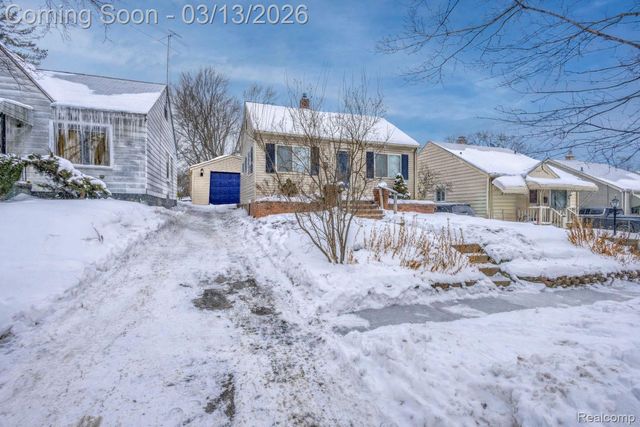 635 E Tennyson Avenue, Pontiac, MI 48340