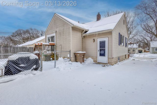 635 E Tennyson Avenue, Pontiac, MI 48340