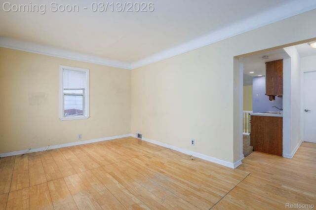 635 E Tennyson Avenue, Pontiac, MI 48340