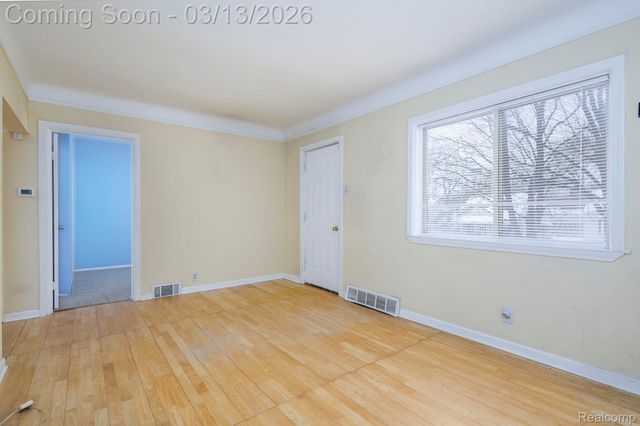 635 E Tennyson Avenue, Pontiac, MI 48340