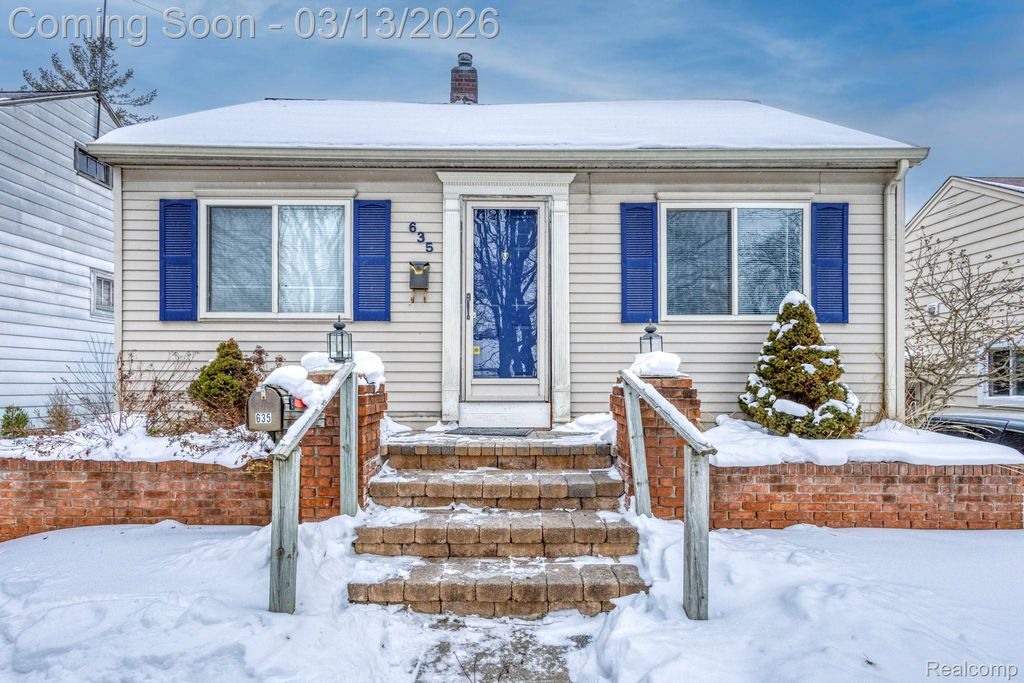 635 E Tennyson Avenue, Pontiac, MI 48340