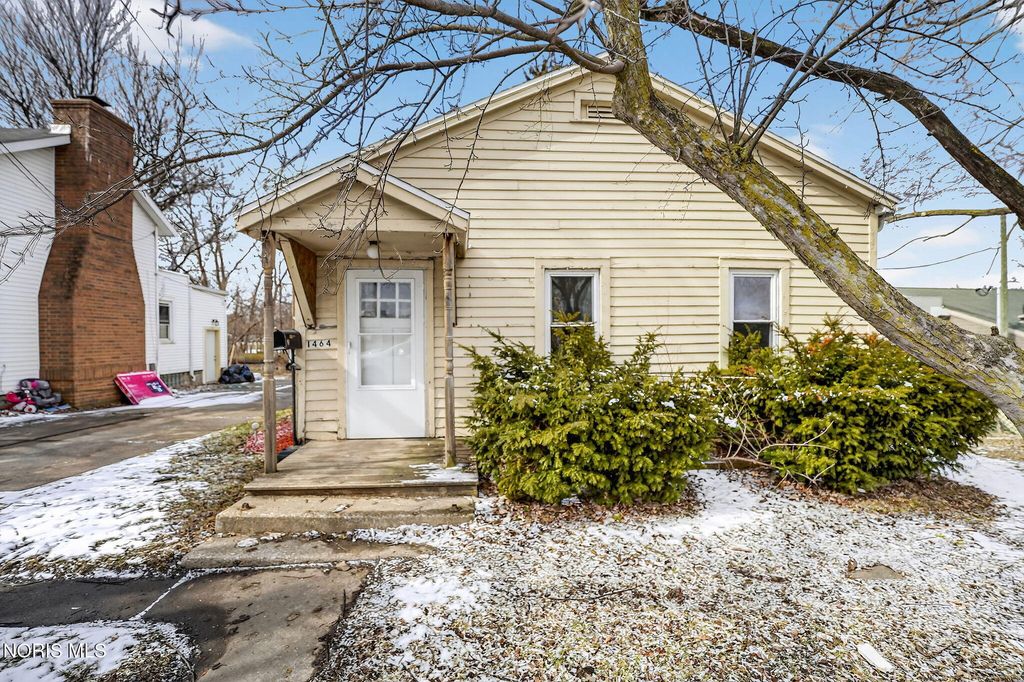 1464 Sunshine Street, Oregon, OH 43616