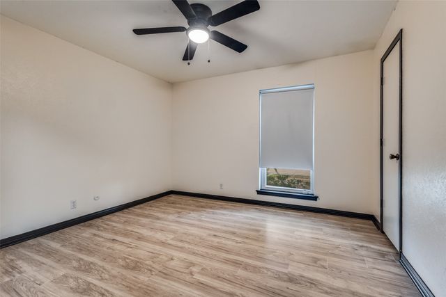 718 Knollridge Drive, Lewisville, TX 75077