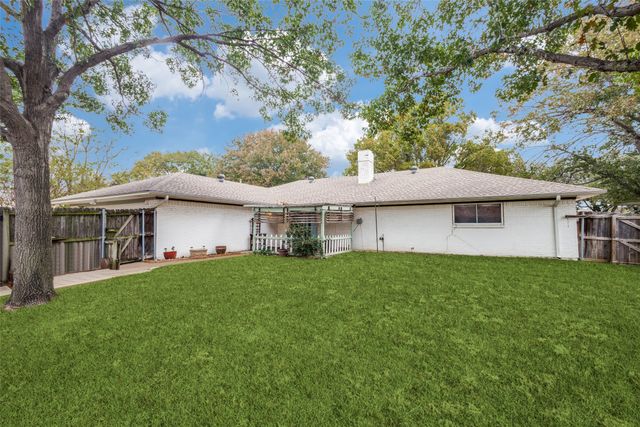 718 Knollridge Drive, Lewisville, TX 75077