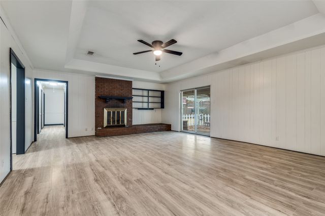 718 Knollridge Drive, Lewisville, TX 75077