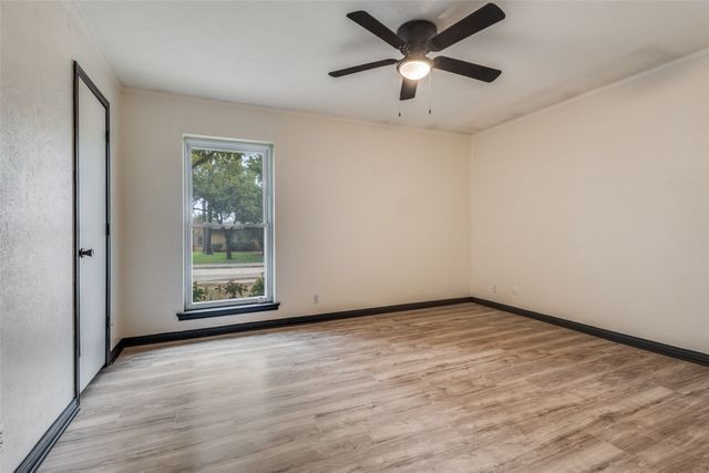 718 Knollridge Drive, Lewisville, TX 75077