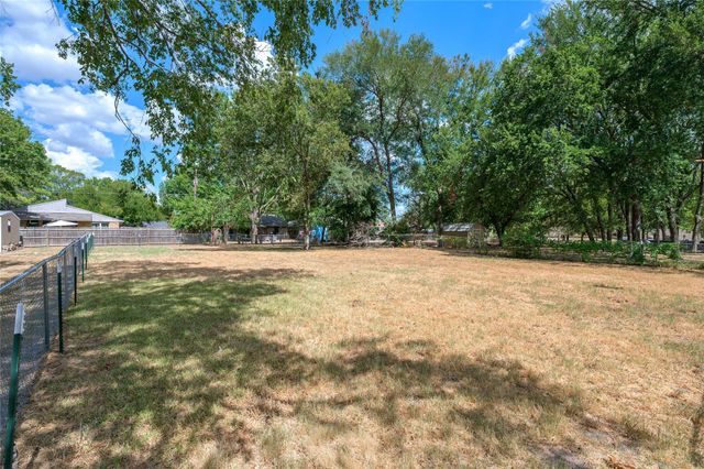 503 Wes Michael Road, Bonham, TX 75418