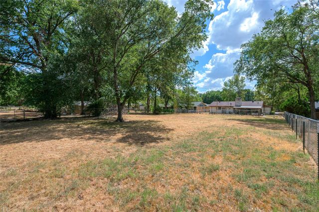 503 Wes Michael Road, Bonham, TX 75418