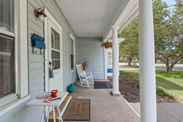 27 9TH STREET, Clintonville, WI 54929