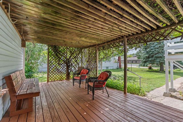 27 9TH STREET, Clintonville, WI 54929
