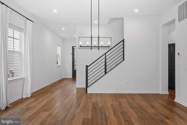 18080 MOSS GARDEN RD, Dumfries, VA 22026