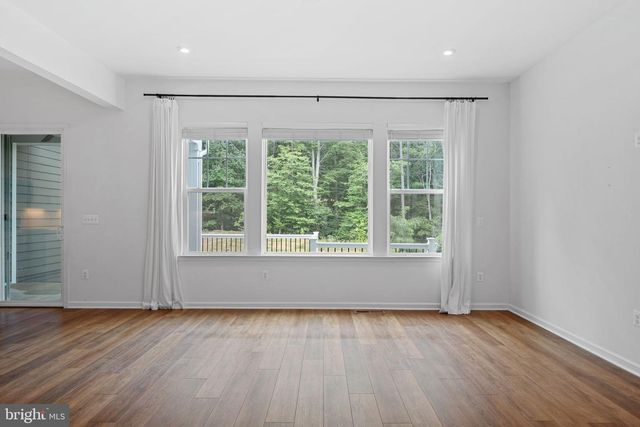 18080 MOSS GARDEN RD, Dumfries, VA 22026