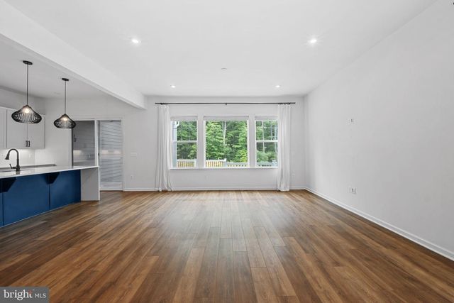 18080 MOSS GARDEN RD, Dumfries, VA 22026