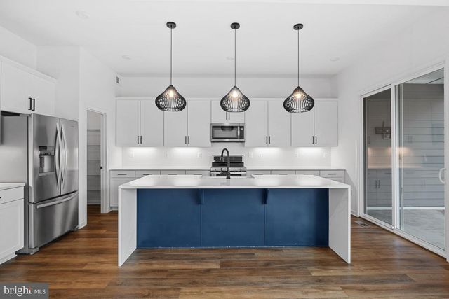 18080 MOSS GARDEN RD, Dumfries, VA 22026