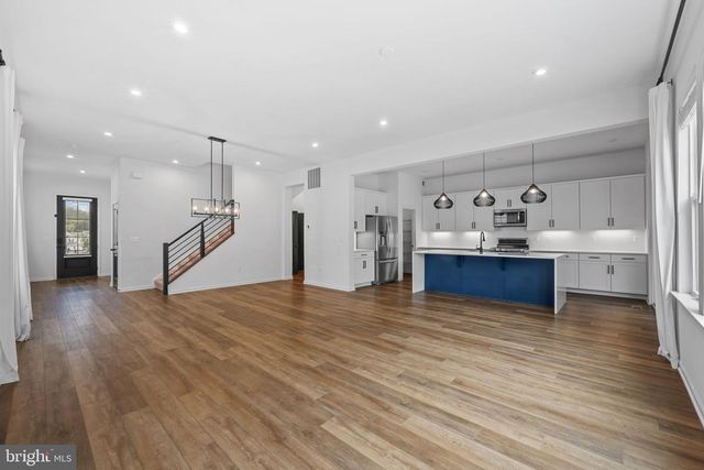 18080 MOSS GARDEN RD, Dumfries, VA 22026