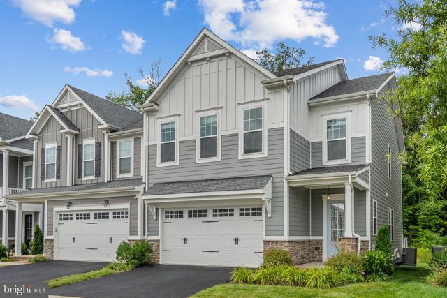 18080 MOSS GARDEN RD, Dumfries, VA 22026