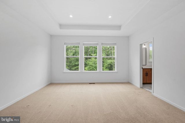 18080 MOSS GARDEN RD, Dumfries, VA 22026