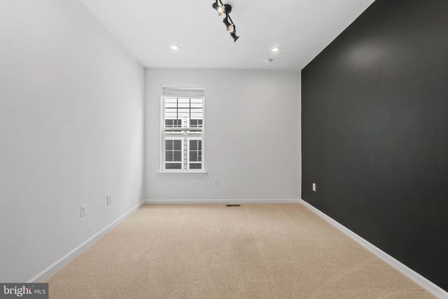 18080 MOSS GARDEN RD, Dumfries, VA 22026