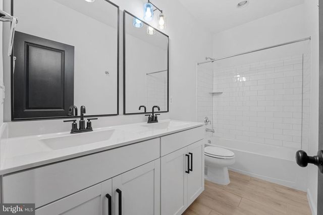 18080 MOSS GARDEN RD, Dumfries, VA 22026