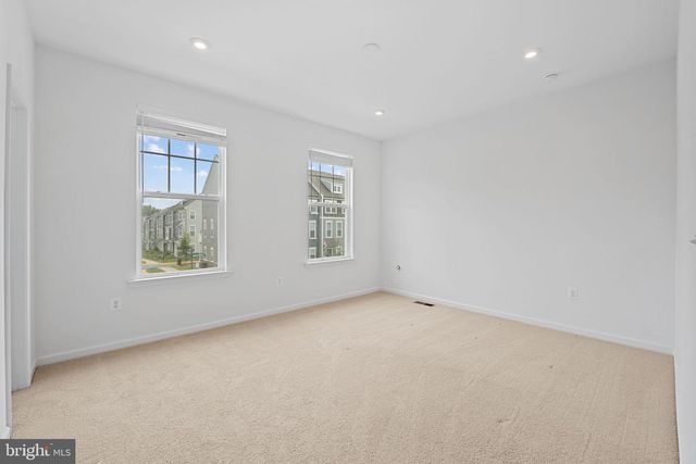 18080 MOSS GARDEN RD, Dumfries, VA 22026