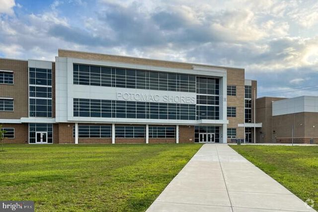 18080 MOSS GARDEN RD, Dumfries, VA 22026